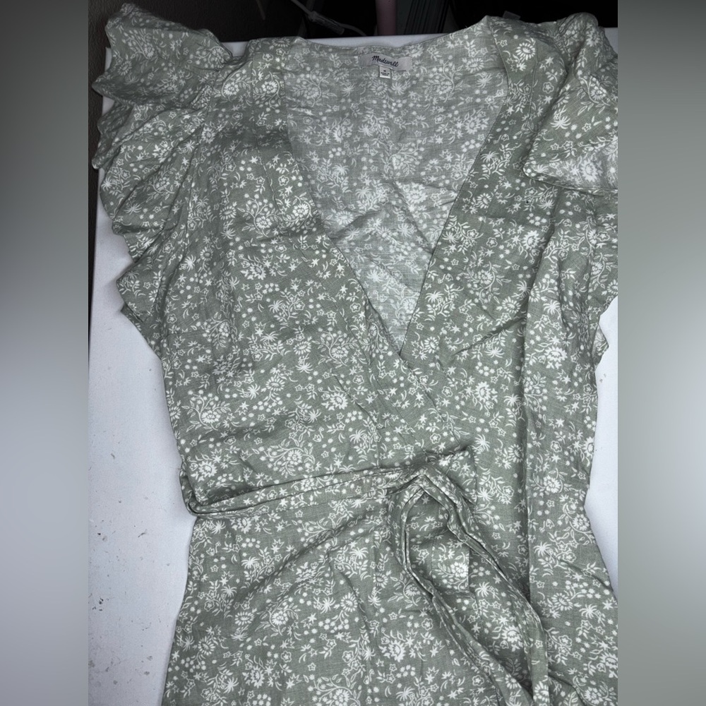 Madewell Floral Patterned wrap Dress in green and White